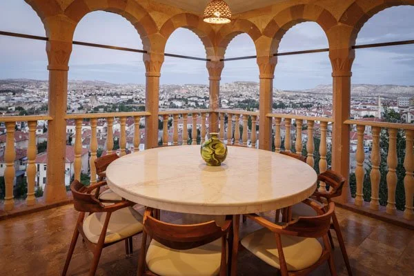 Balkony dining